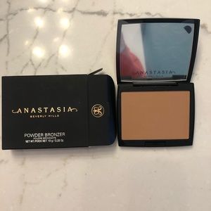 NIB Anastasia Beverly Hills Bronzer
